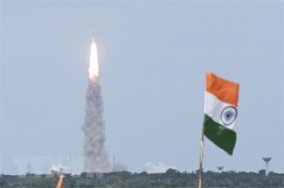 Tàu thám hiểm Chandrayaan-3 của Ấn Độ sắp đáp xuống Mặt Trăng