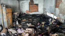 Bị hàng xóm phóng hỏa đốt nhà, gia đình 7 người phá cửa gác lửng thoát thân