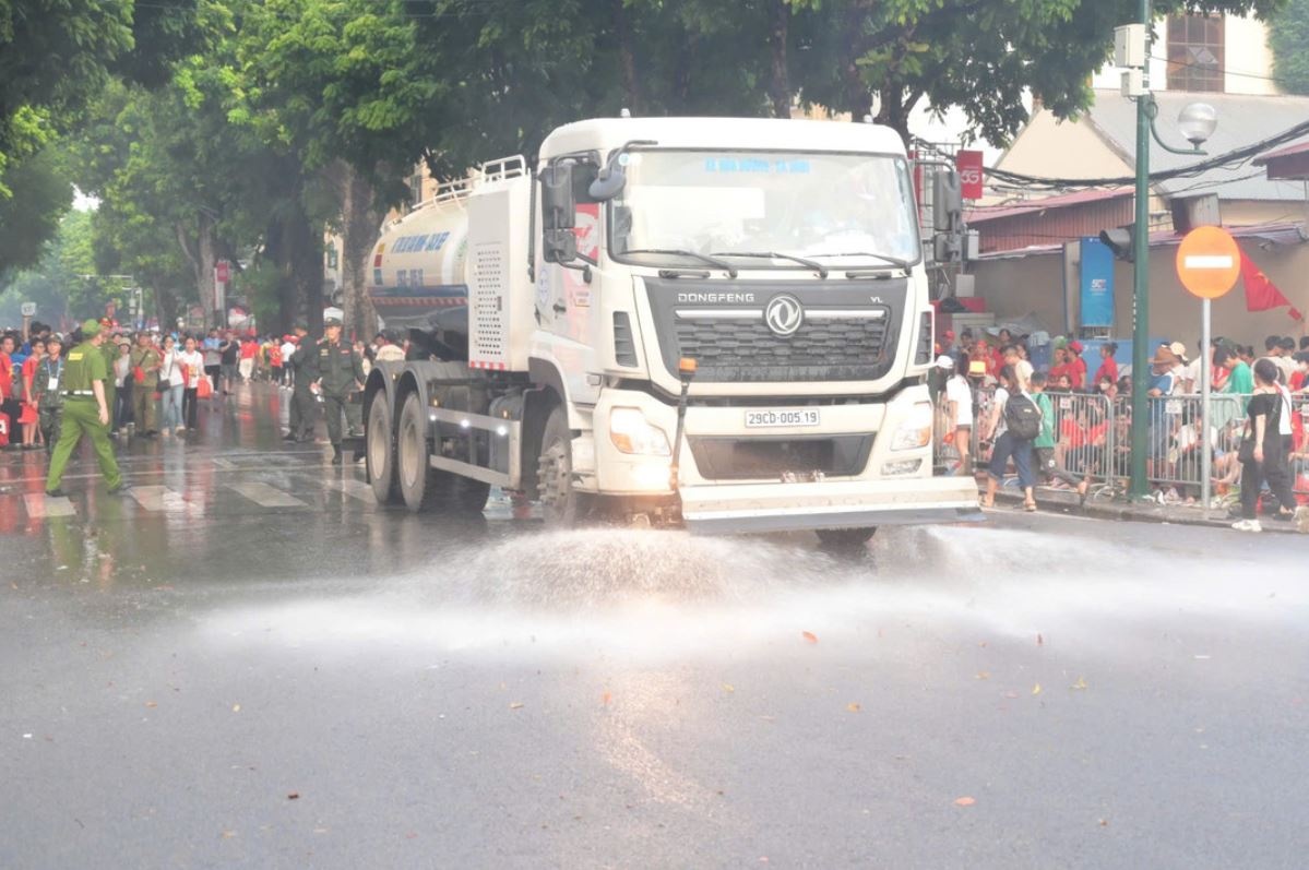 Lập tức rửa đường phố ngay sau lễ diễu binh, diễu hành