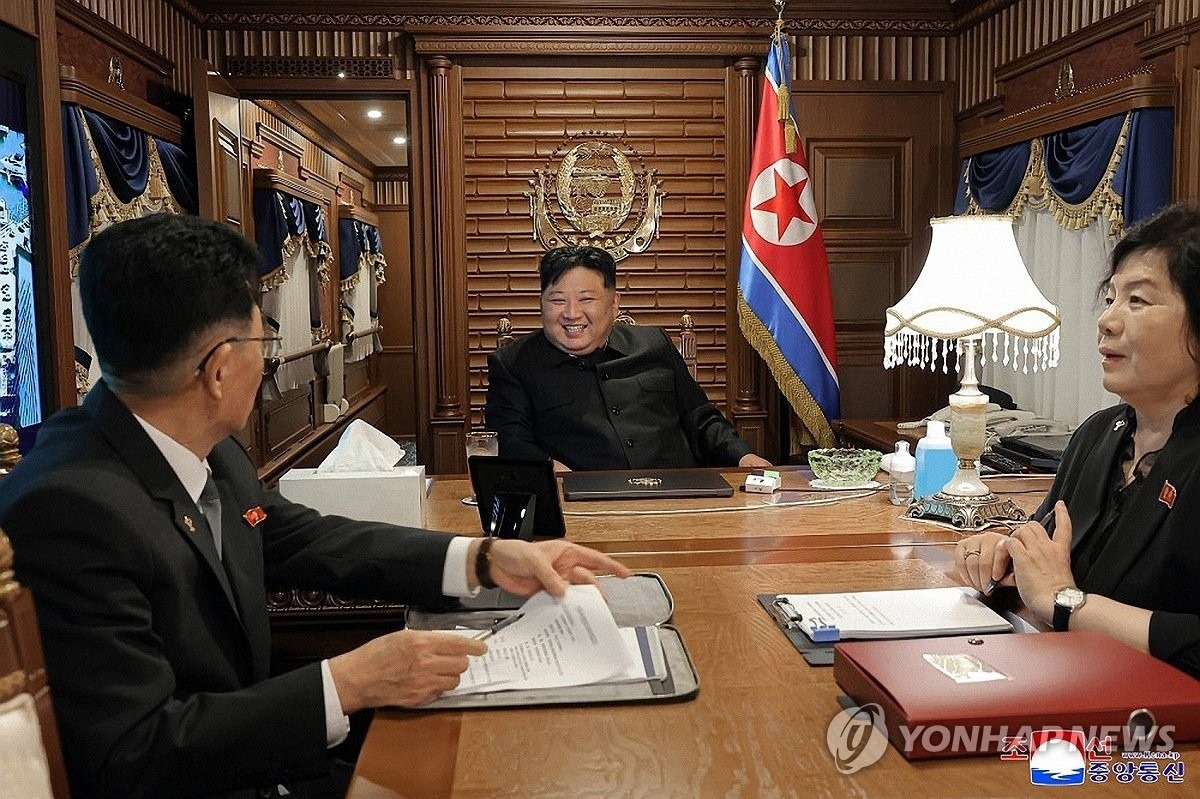 Chủ tịch Triều Tiên Kim Jong Un đi tàu hỏa đến Trung Quốc