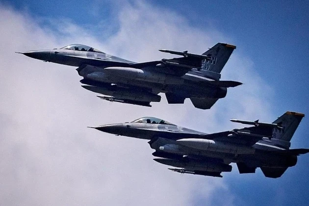 Ukraine điều tiêm kích F-16 chặn các cuộc tấn công của Nga