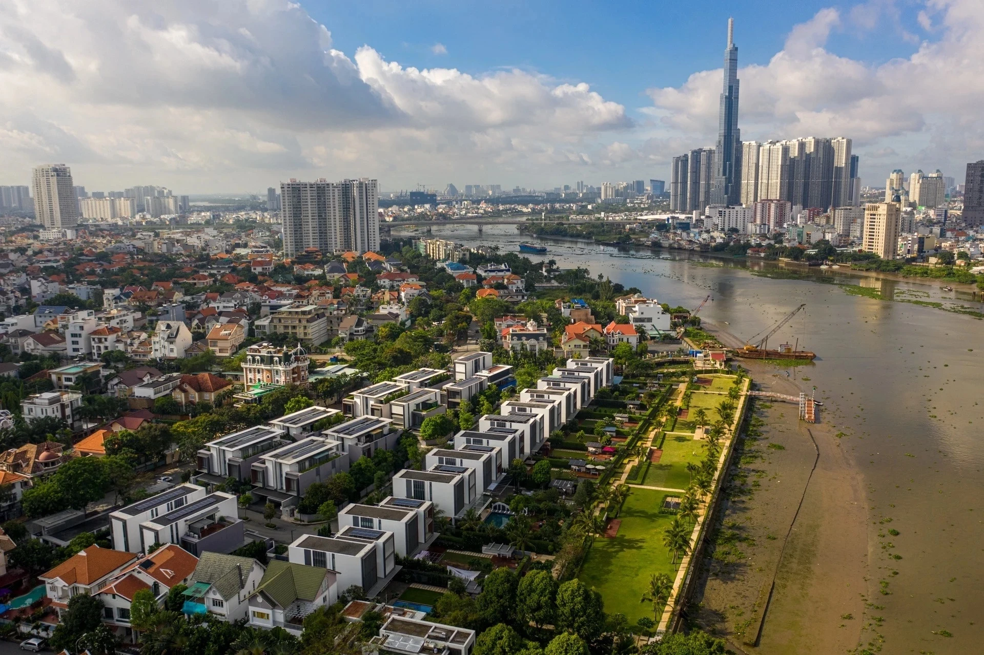 Loạt 'đại gia' chi mạnh tay gom đất