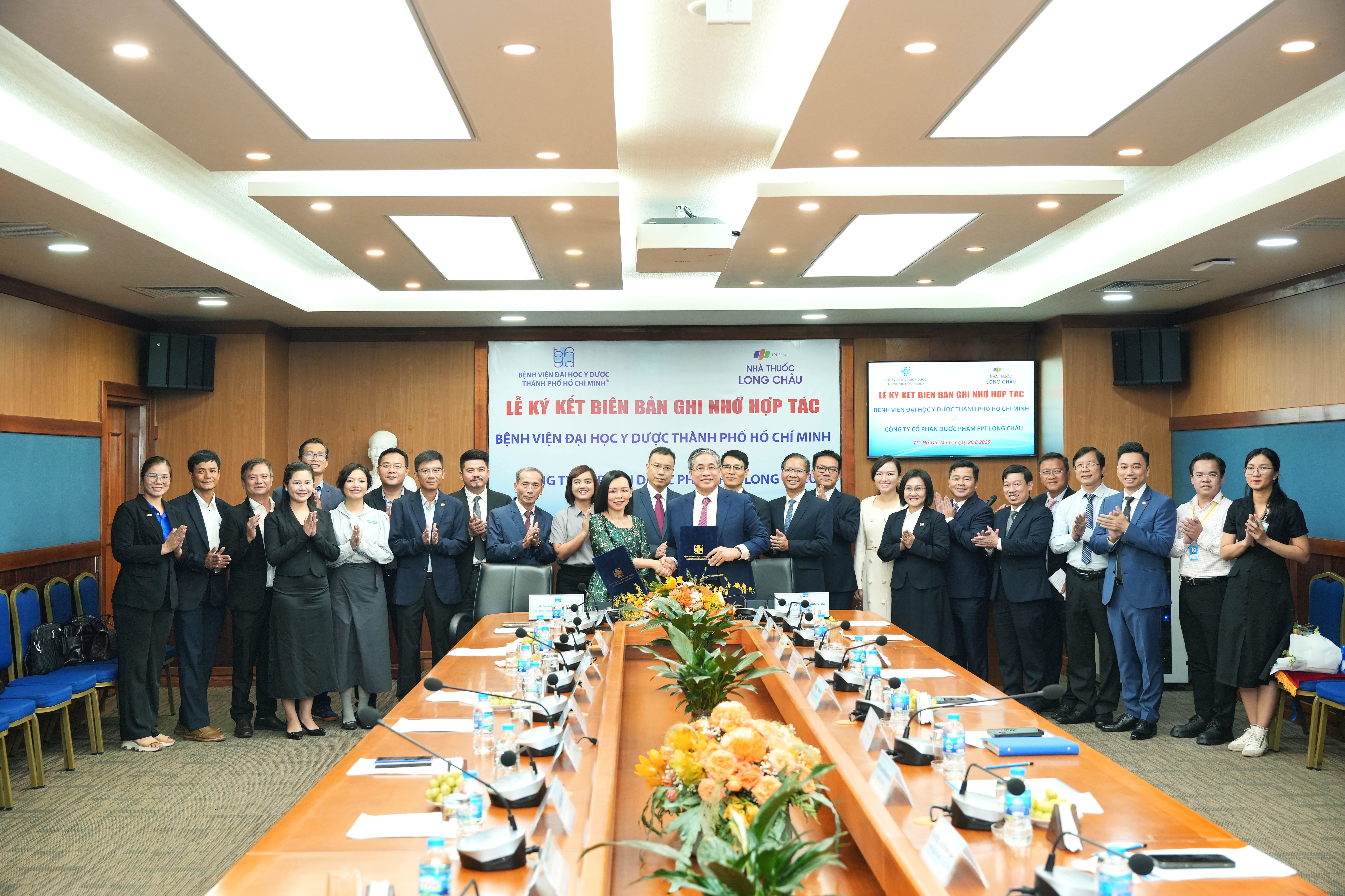 Long Châu hợp tác BV Đại học Y Dược chăm sóc sức khỏe cộng đồng