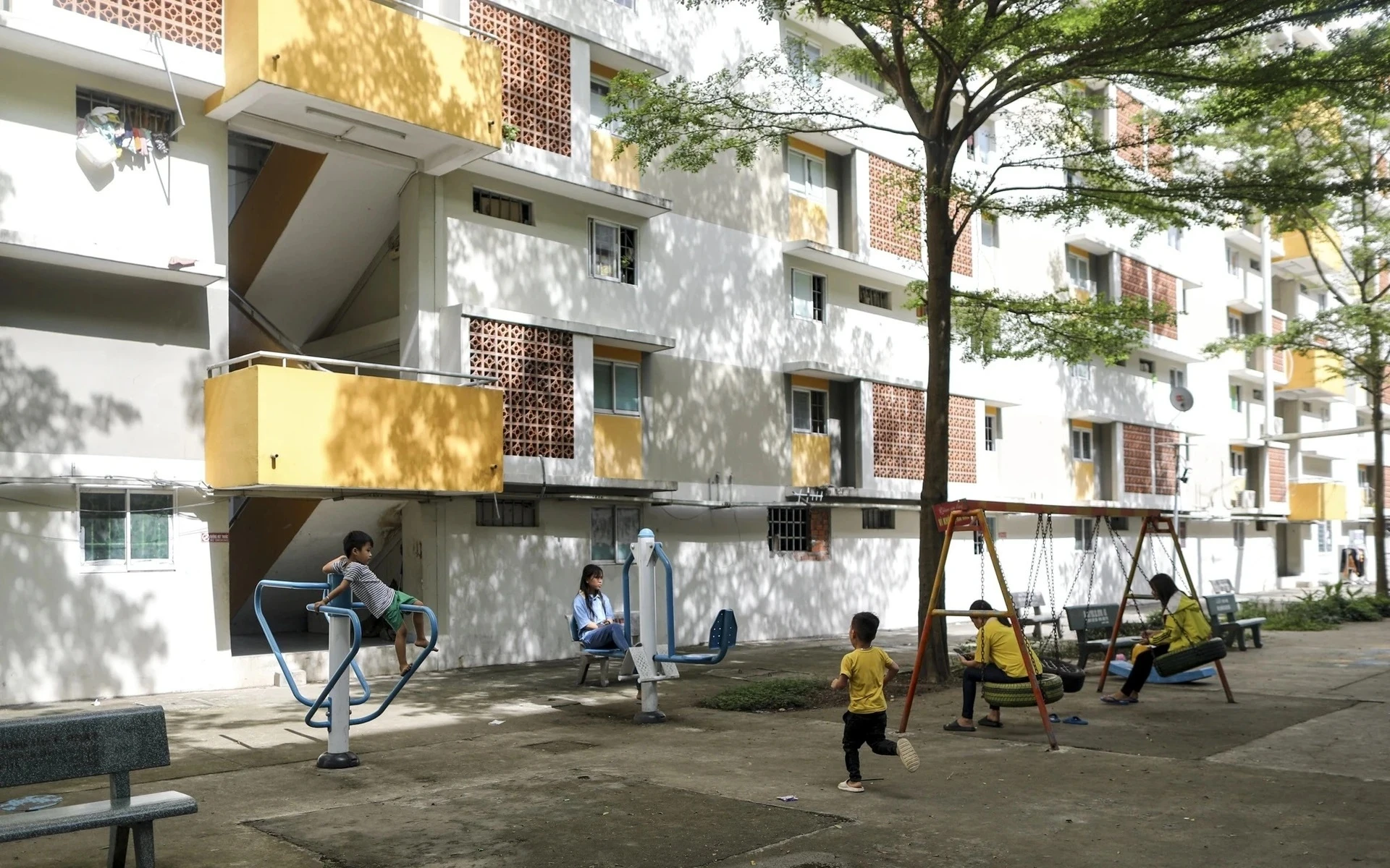 Đề xuất giao công an xã xác nhận thu nhập người mua nhà ở xã hội