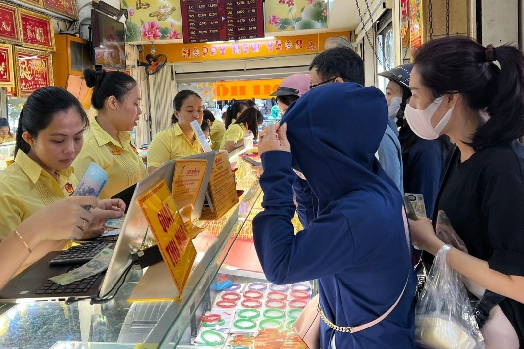 Chán cảnh 'chầu chực' mua vàng, nhà đầu tư chuyển qua món mới