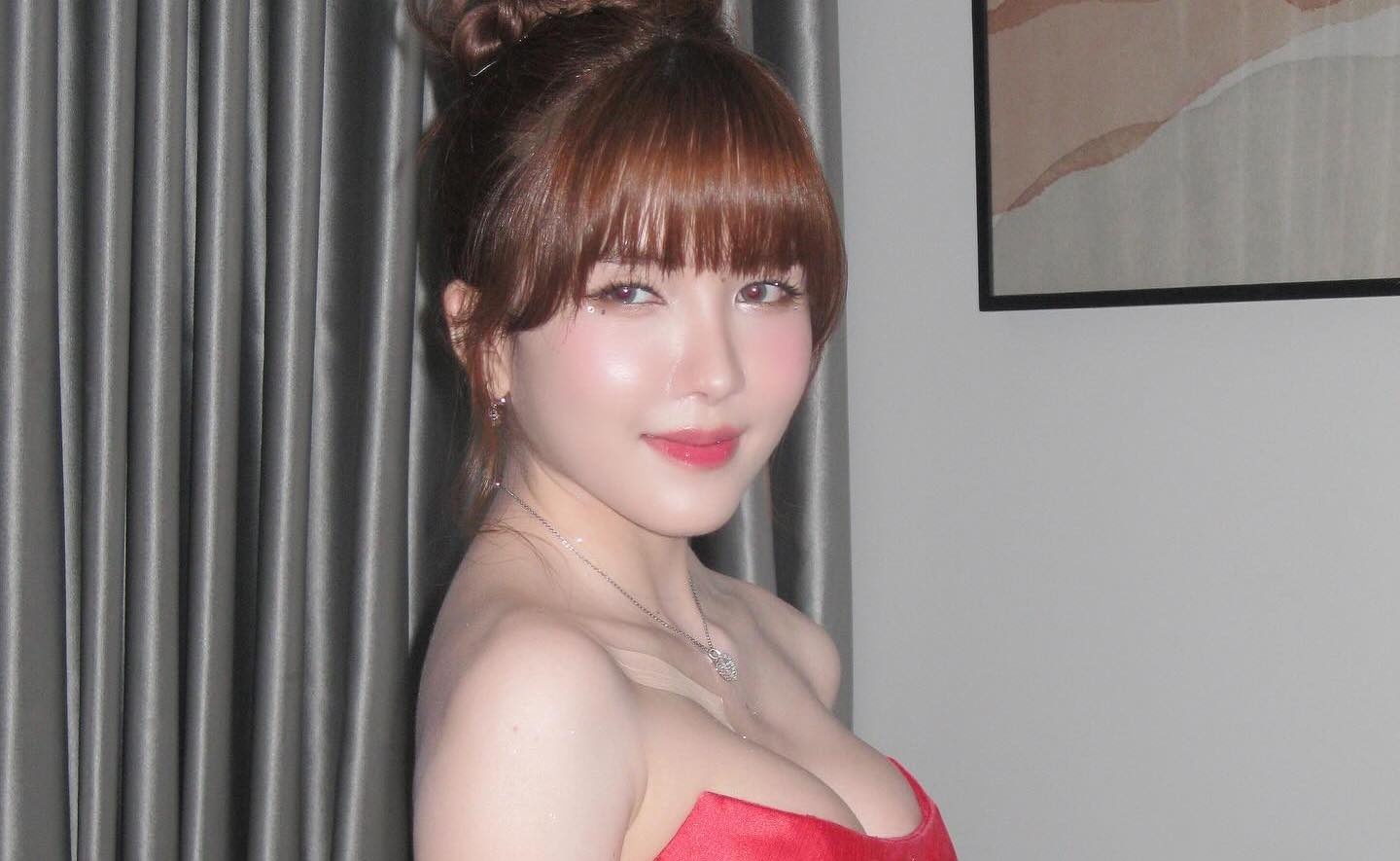 Mặc đầm 3D cúp ngực như Thiều Bảo Trâm