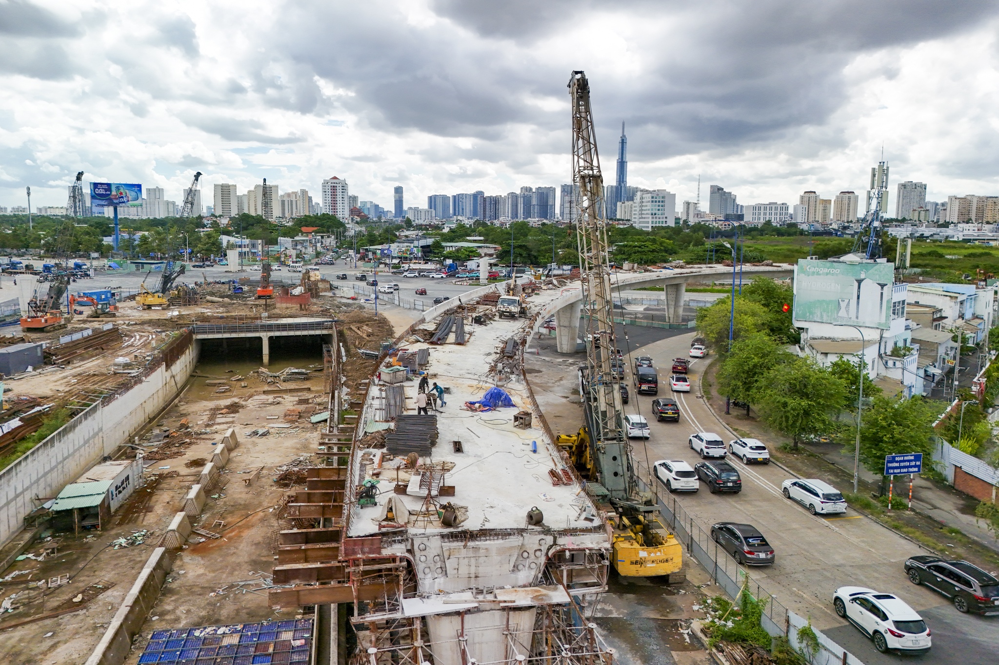 Thi công xuyên lễ tại nút giao hiện đại bậc nhất TP.HCM