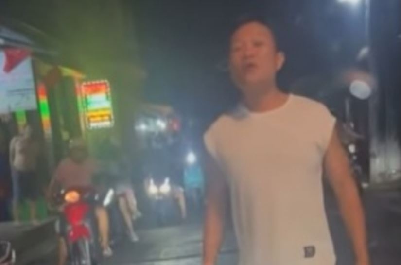 Mời người chặn đầu ôtô, khiêu khích tài xế ở TP.HCM lên công an