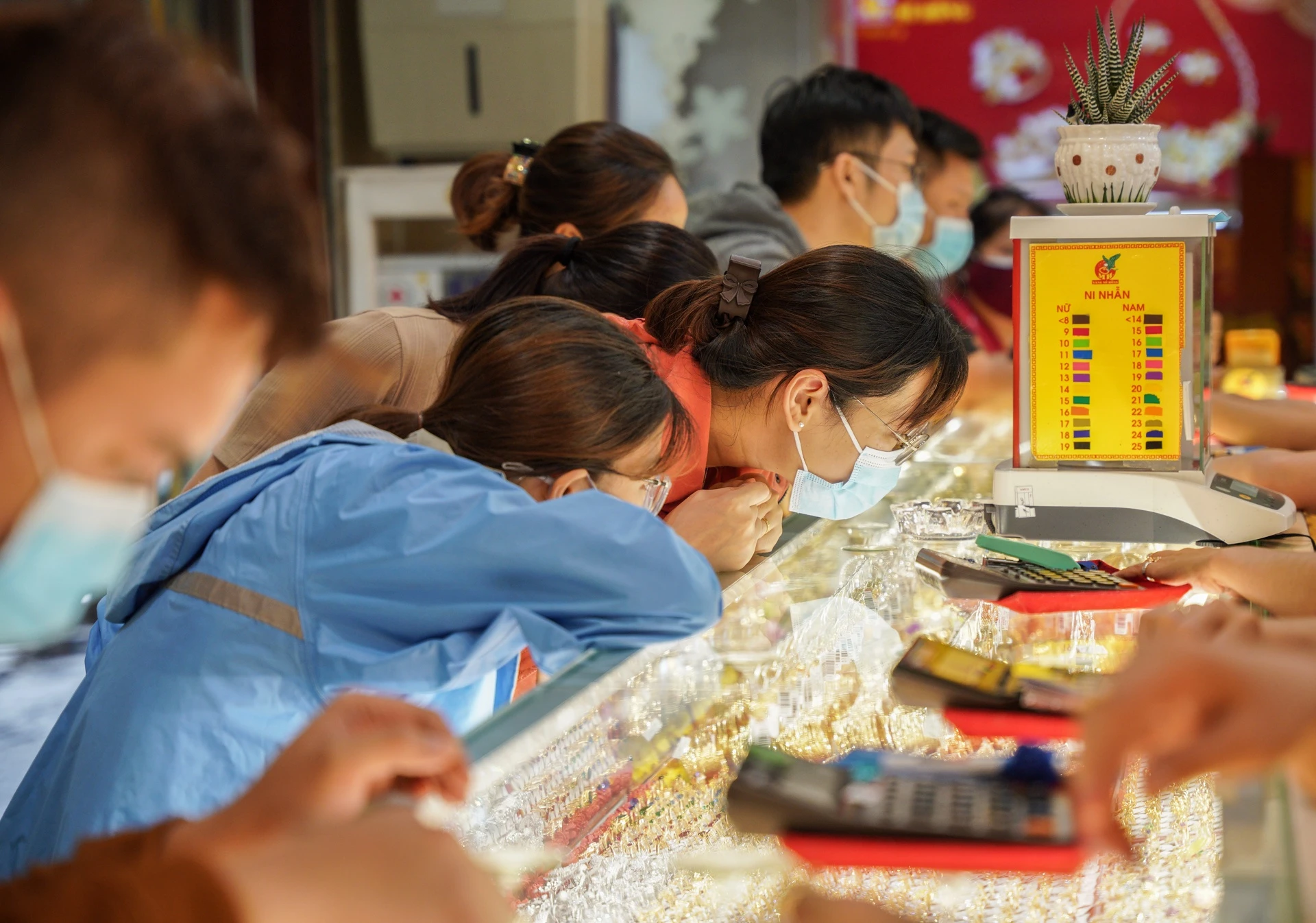 Giá vàng trong nước bất ngờ giảm