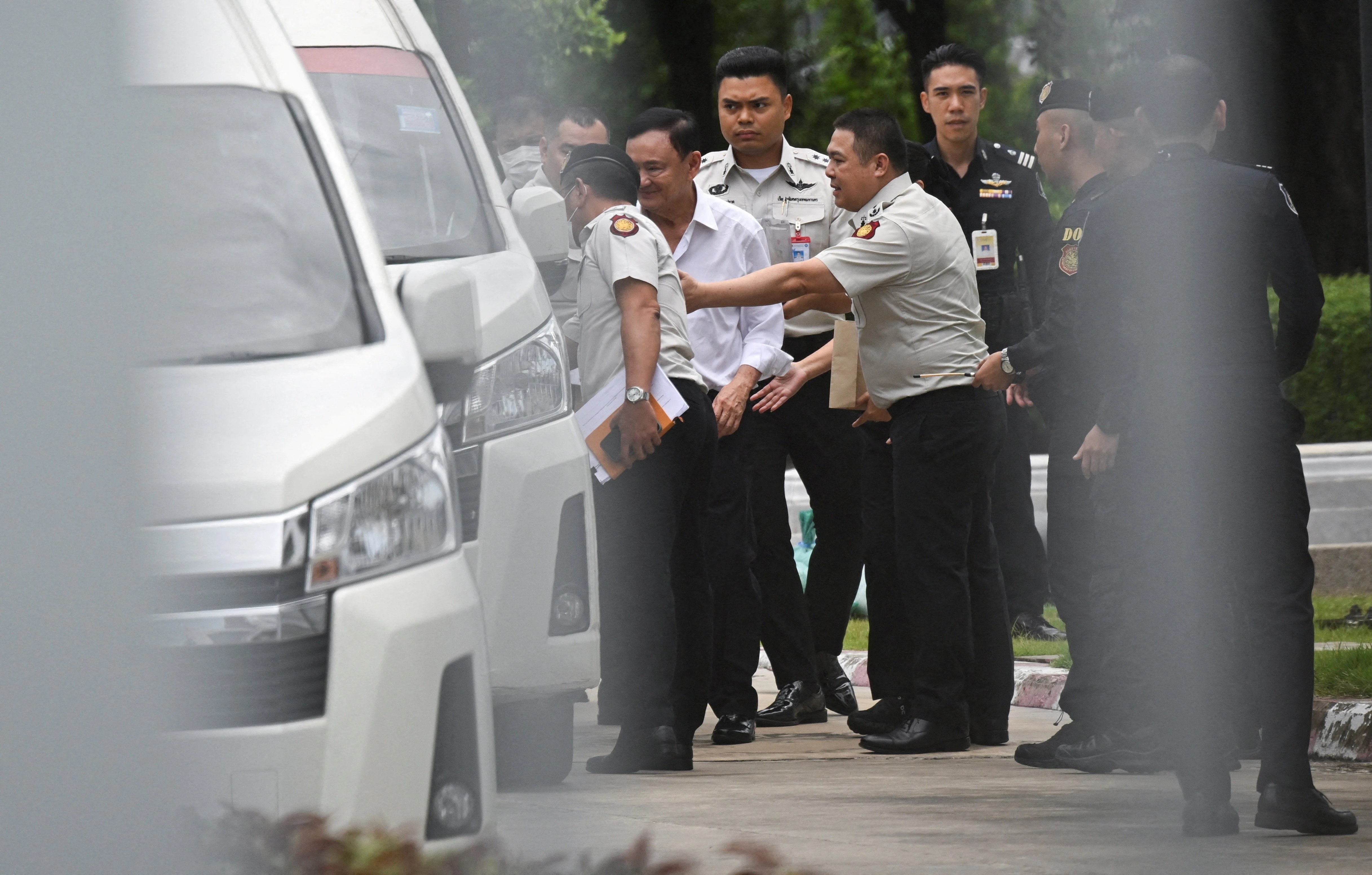Ngày đầu tiên trong tù của ông Thaksin
