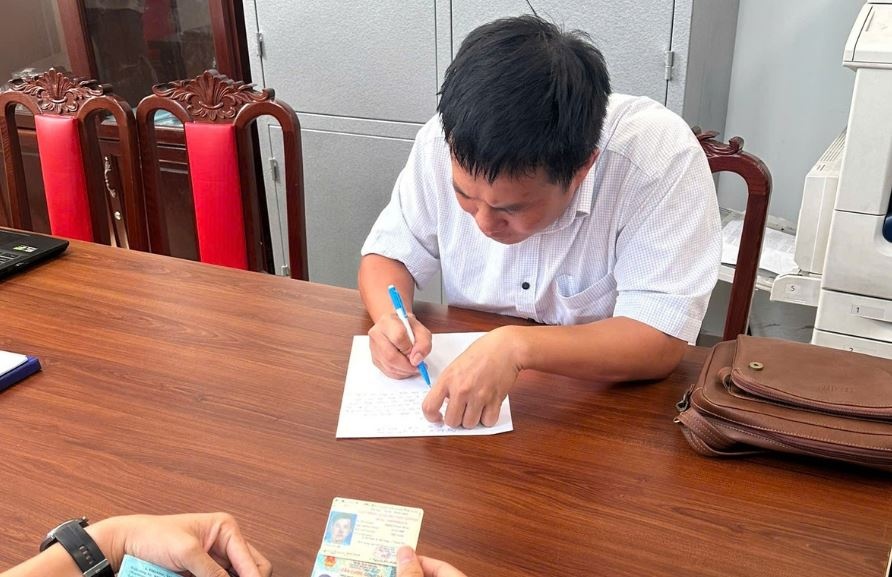 Nháy đèn pha, vượt đèn đỏ, tài xế ở TP.HCM bị phạt hơn 20 triệu