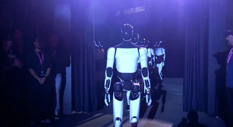 Robot hình người có 'cứu' được Elon Musk?