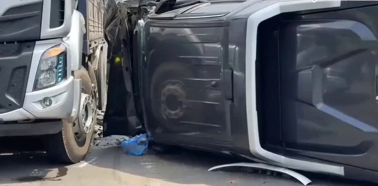 8 ôtô tông liên hoàn trên quốc lộ 51