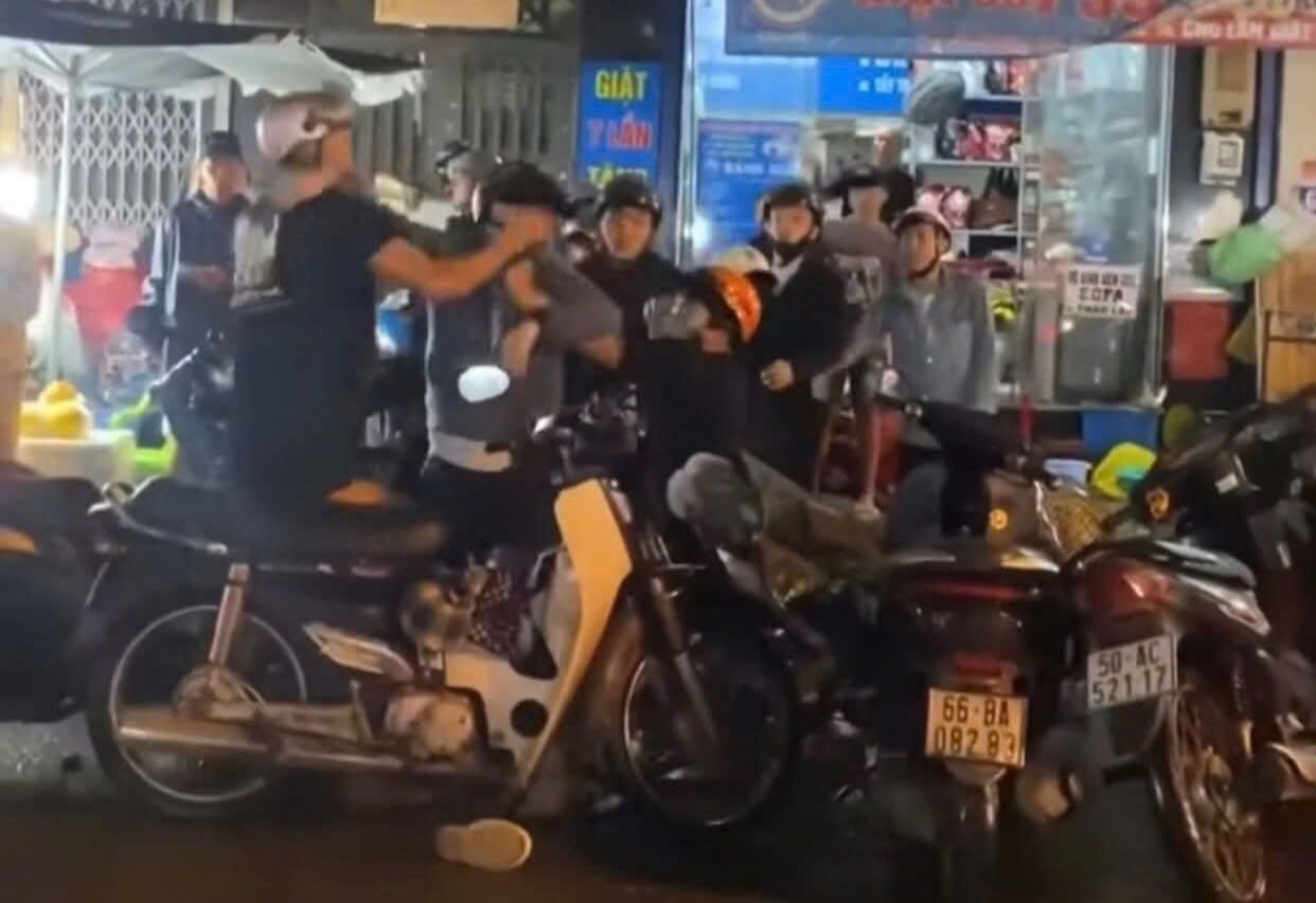 'Giật cô hồn' biến thành ẩu đả, đôi nam nữ bị đánh hội đồng