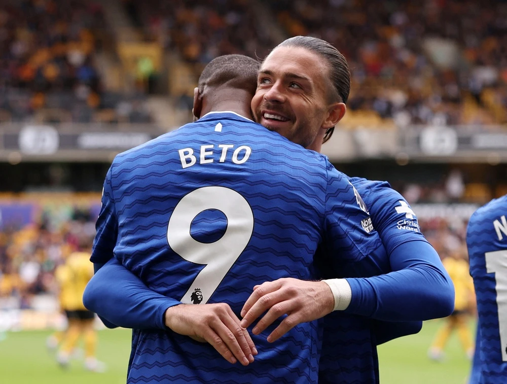 Everton thay da đổi thịt