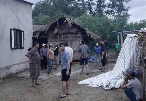 Vừa xem điện thoại vừa sạc, nam thanh niên bị sét đánh tử vong