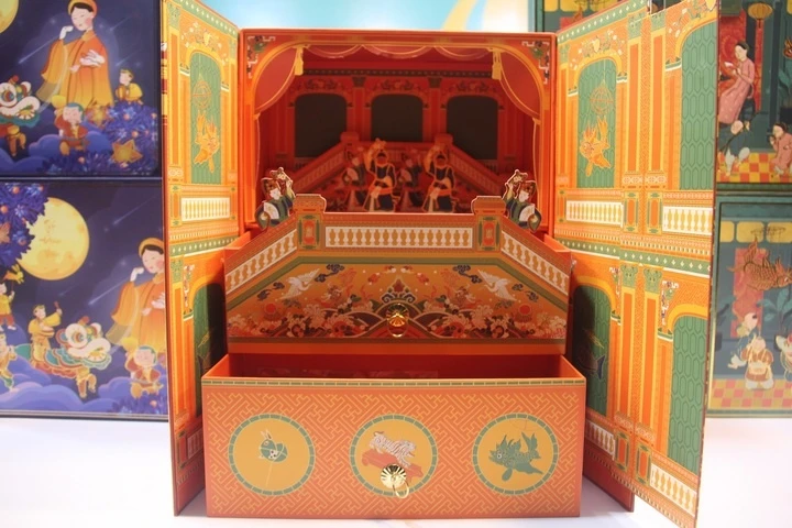 Bánh trung thu giá tiền triệu 'chào sân' sớm