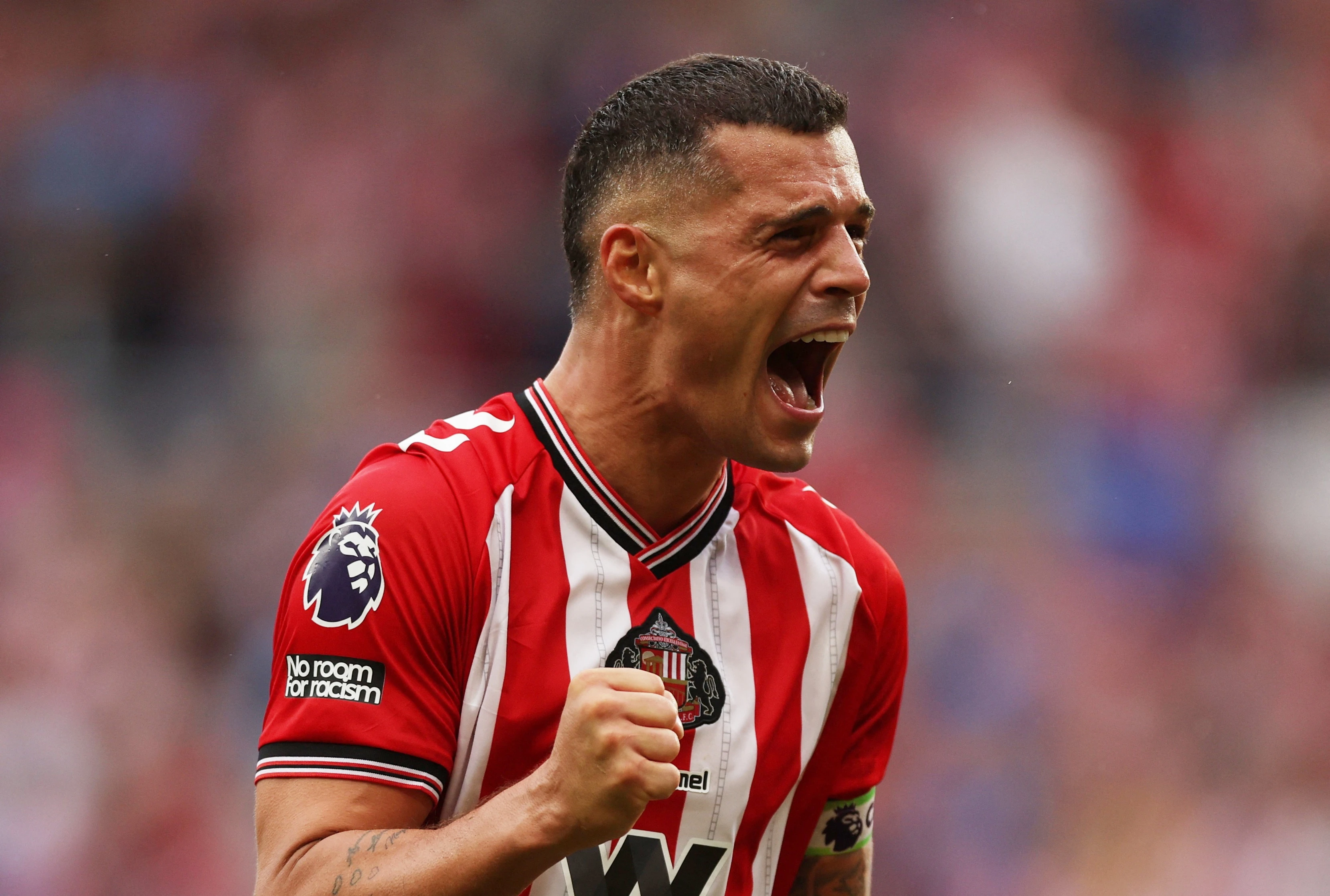 Sunderland khởi đầu như mơ khi trở lại Premier League