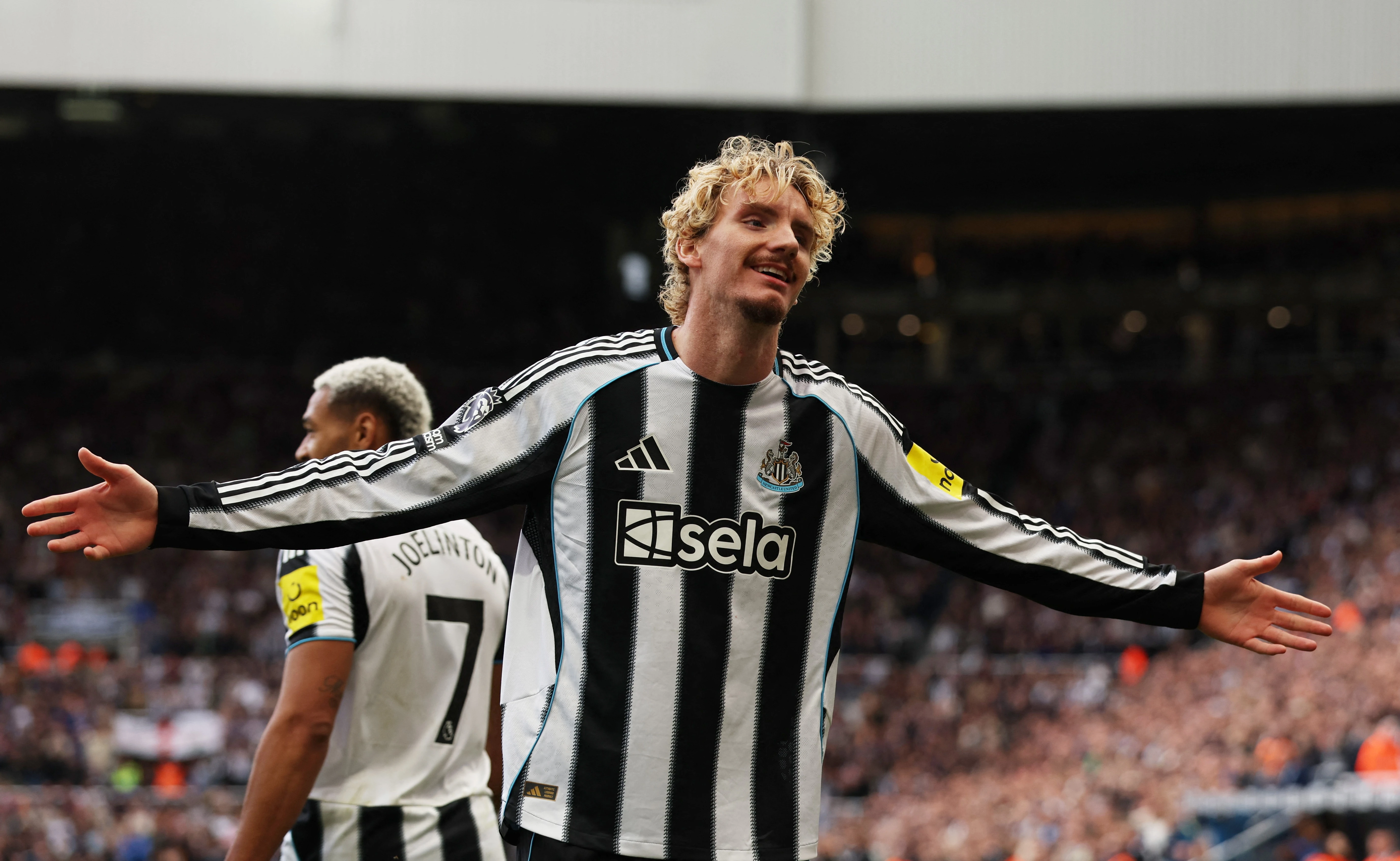 Tiền đạo đắt nhất lịch sử Newcastle tỏa sáng trong trận ra mắt