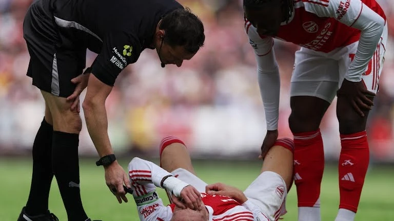 Hình ảnh khiến CĐV Arsenal lo lắng
