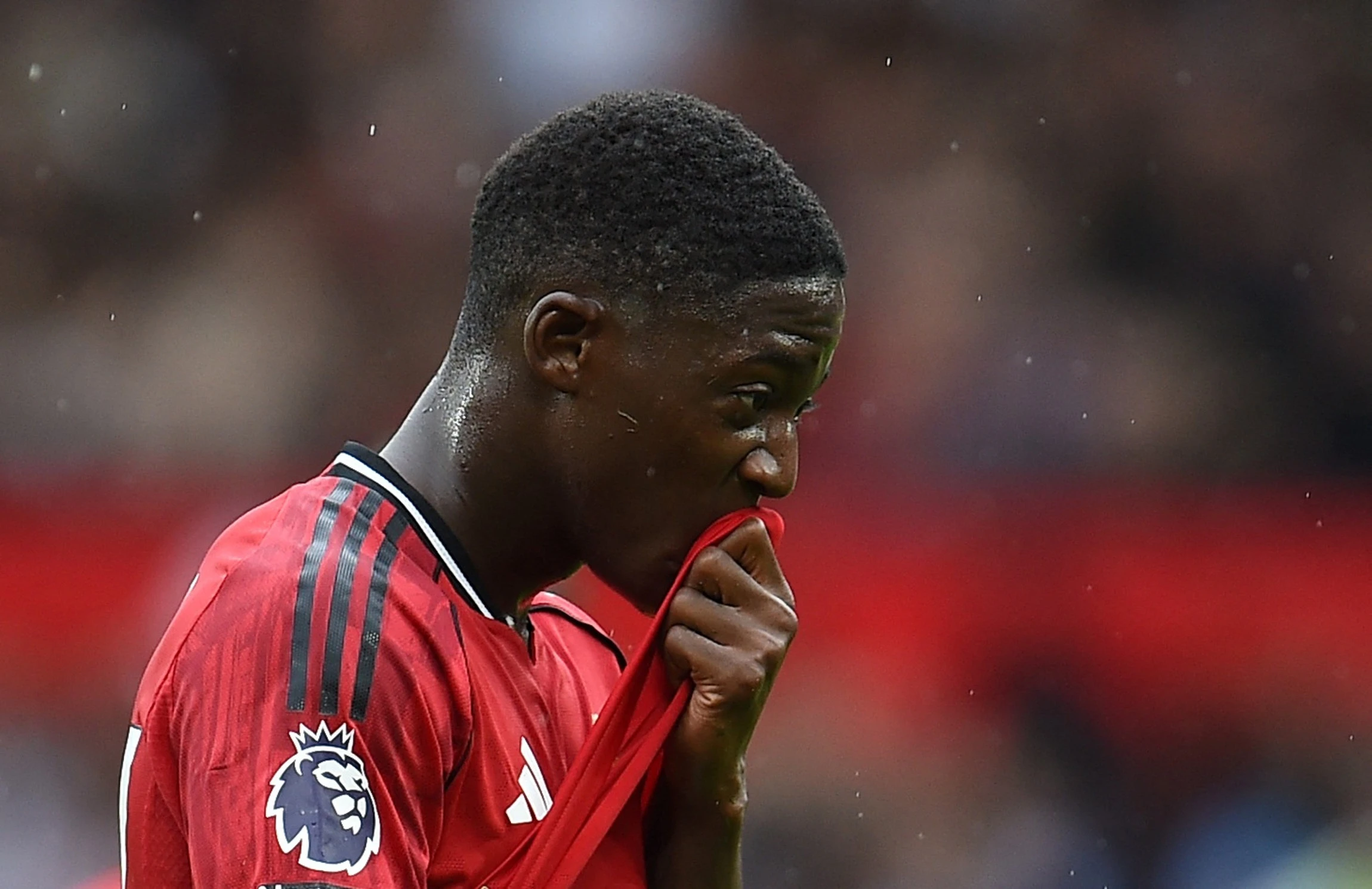 'Tại sao Mainoo không đá chính trước Man City?'