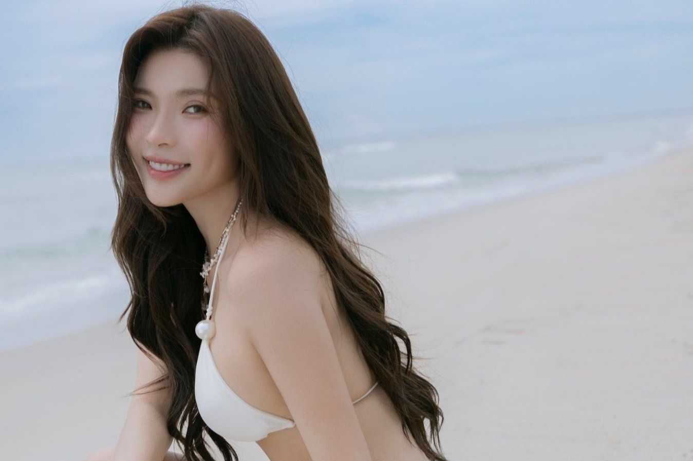 Nụ hôn trên sân khấu đẩy Thúy Diễm vào ồn ào