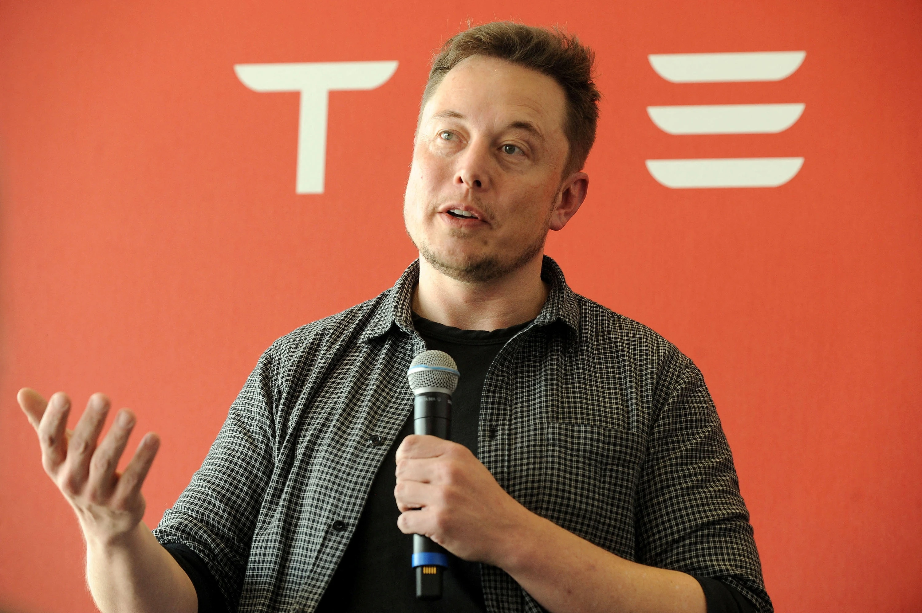 Elon Musk bật cười khi nhắc đến Bộ Chiến tranh của ông Trump