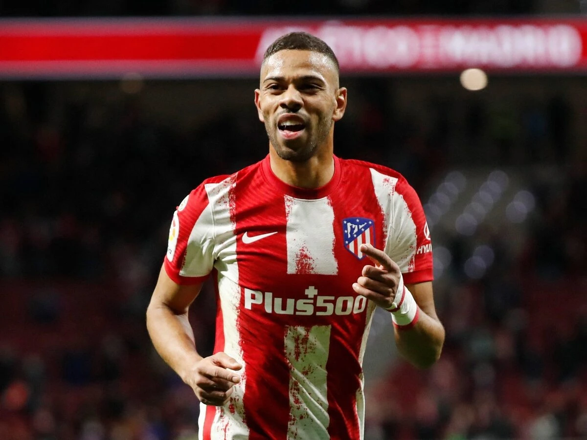 Renan Lodi nổi loạn