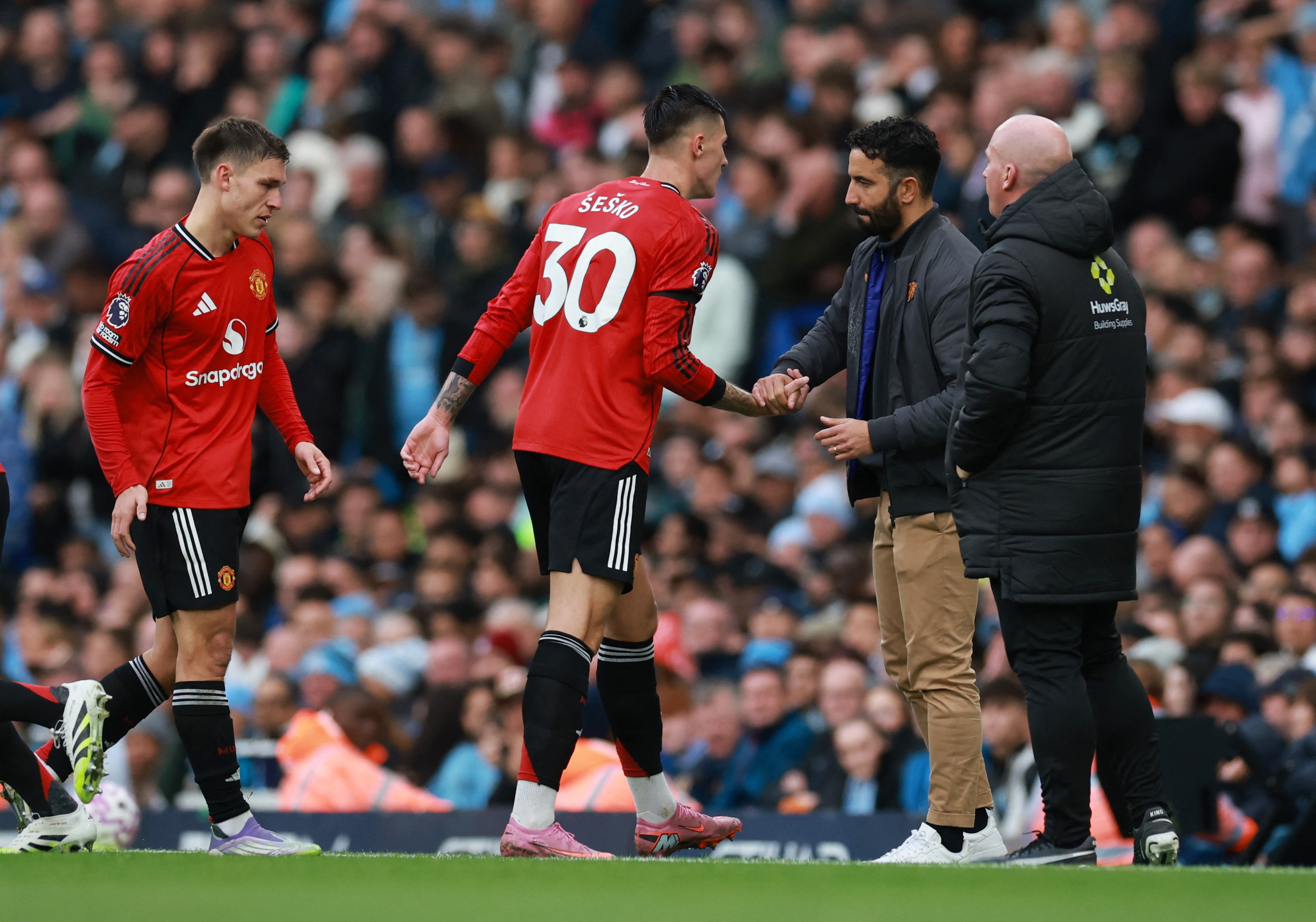 Sơ đồ cứng nhắc của Amorim làm hại MU