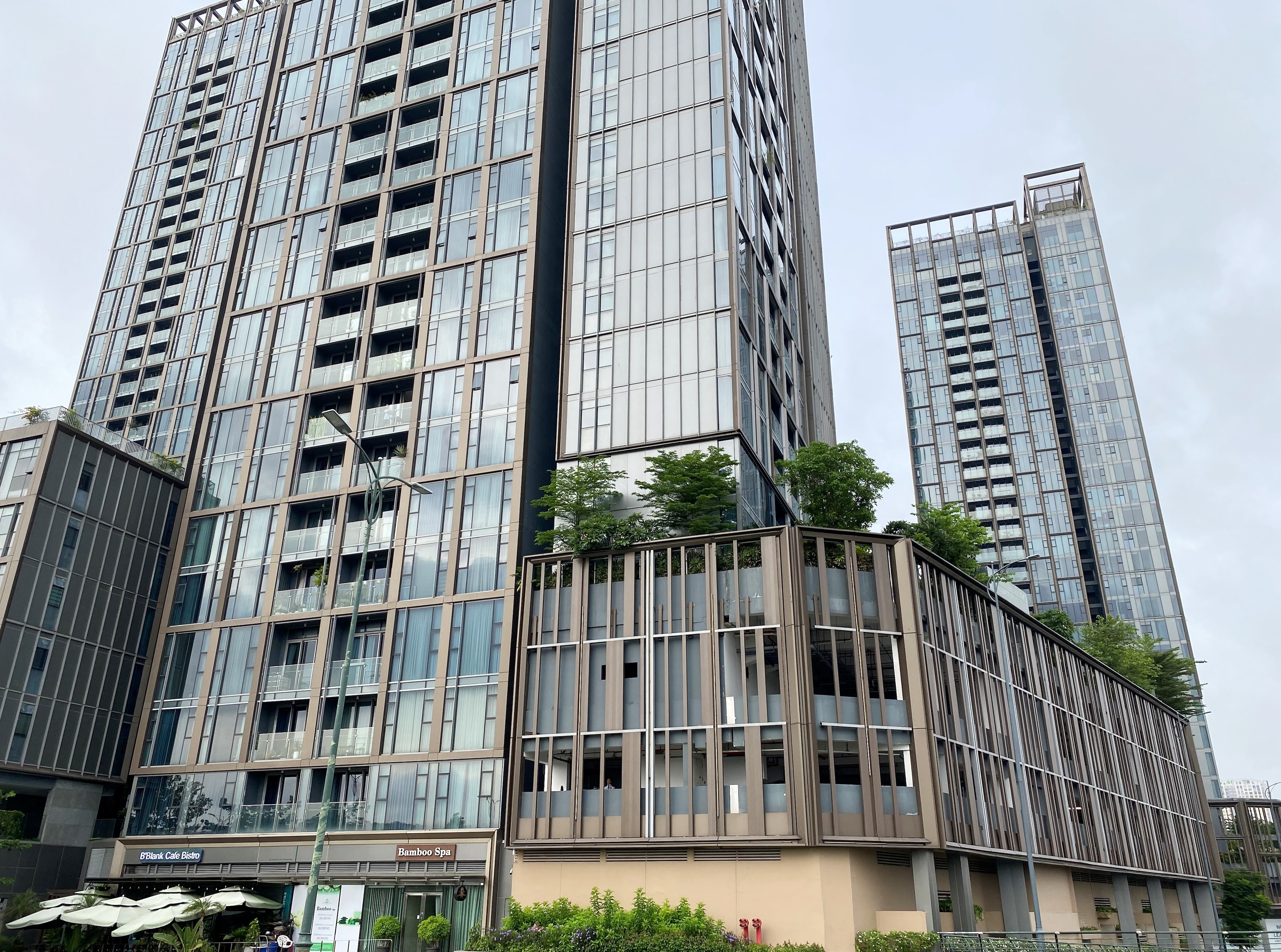 Môi giới bất động sản ở TP.HCM khóc ròng vì tháng 'cô hồn'