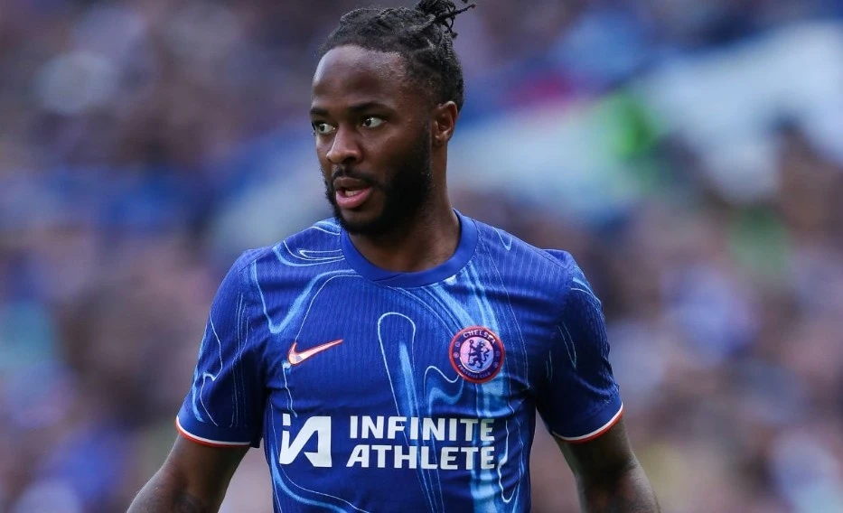 Sterling 'làm khổ' Chelsea