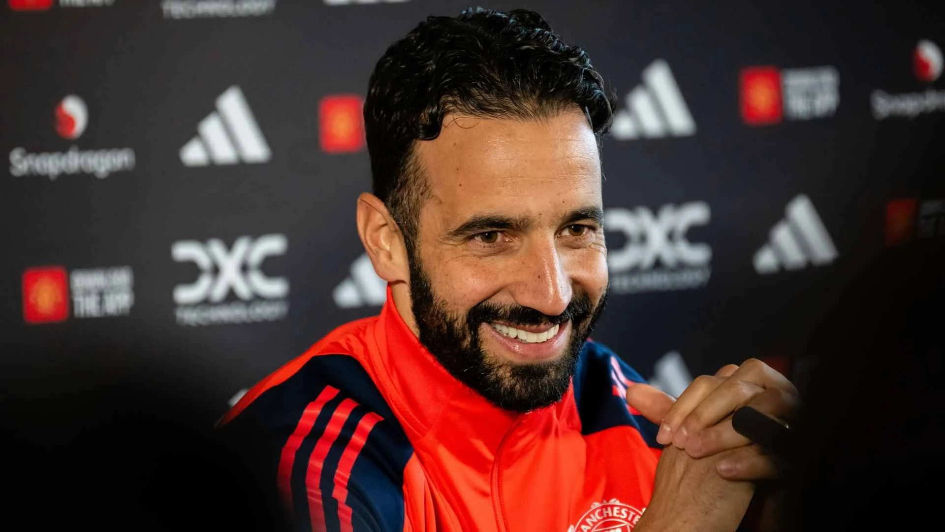 Amorim vững ghế sau khi giới chủ xem số liệu chuyên sâu