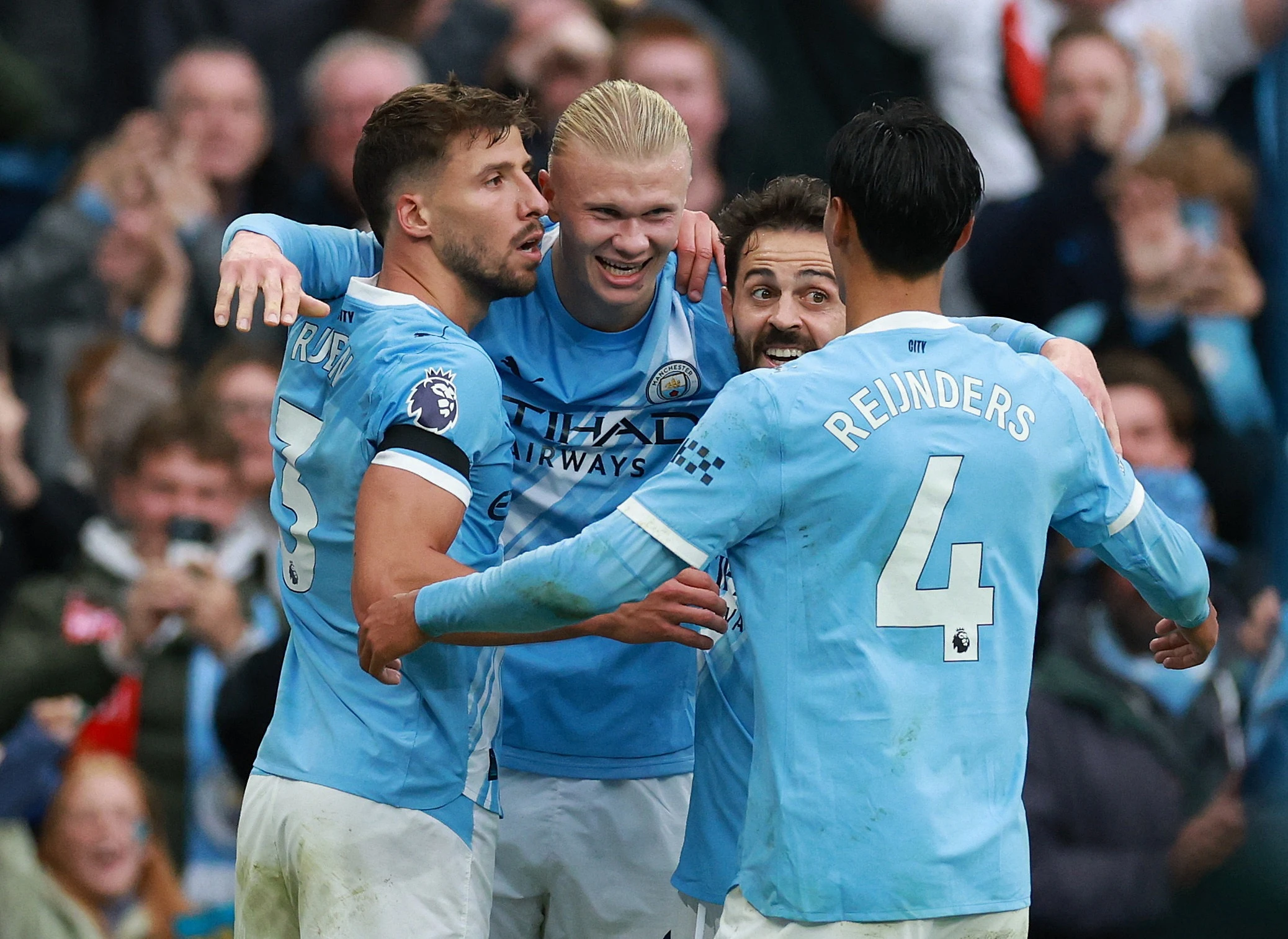 Man City huỷ diệt MU như thế nào?