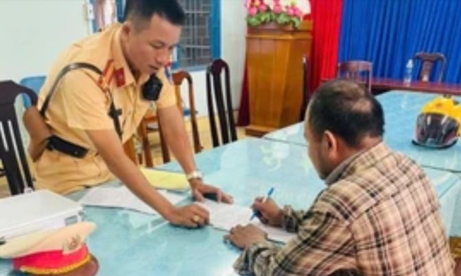 Bị xử phạt đi ngược chiều, tài xế ở TP.HCM khai do tin Google Maps