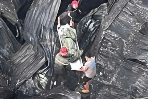 Tìm thấy một thi thể trong đám cháy xưởng sơn ở TP.HCM