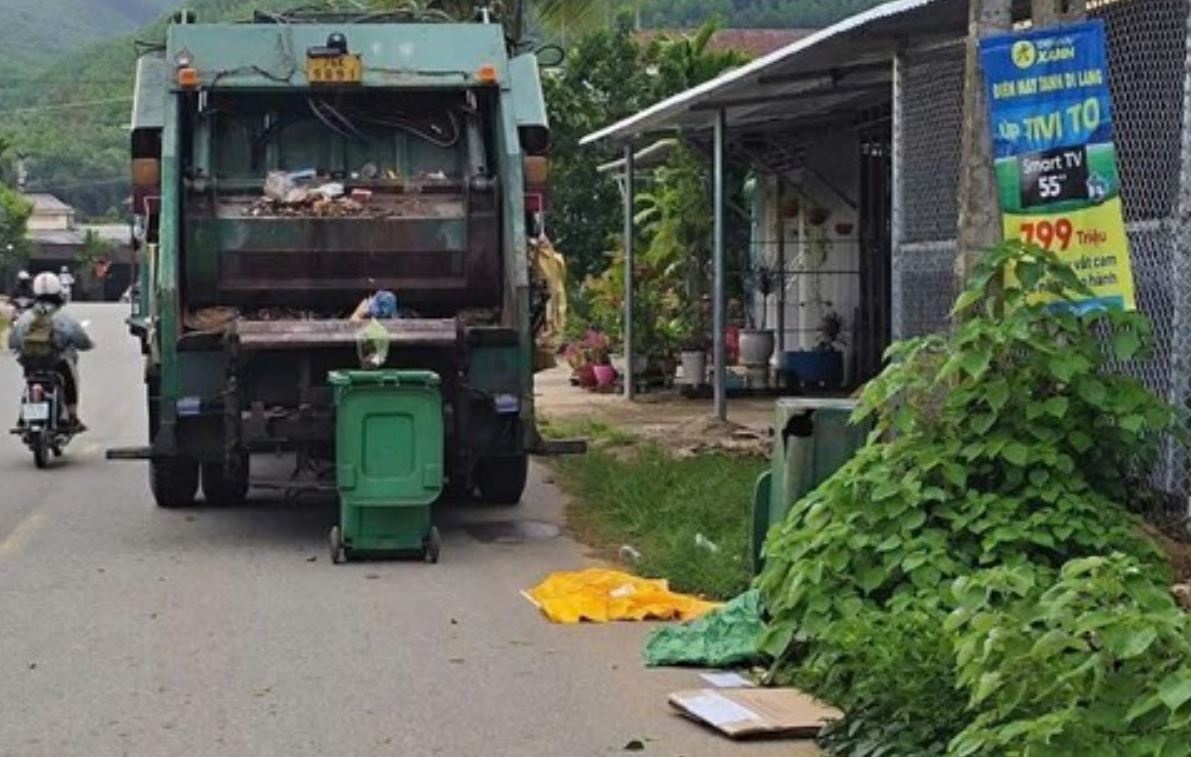 Trẻ sơ sinh tử vong trong thùng rác ở Quảng Ngãi