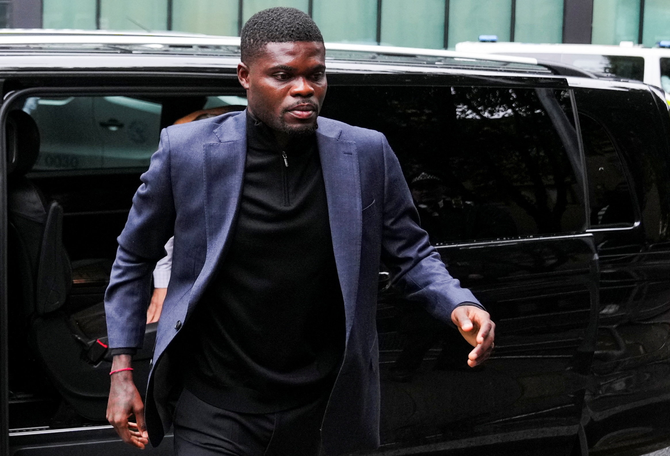 Partey hầu tòa ngay sau trận đấu ở Champions League