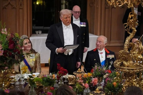 TT Trump gọi chuyến thăm Anh là 'vinh dự cao quý nhất đời'