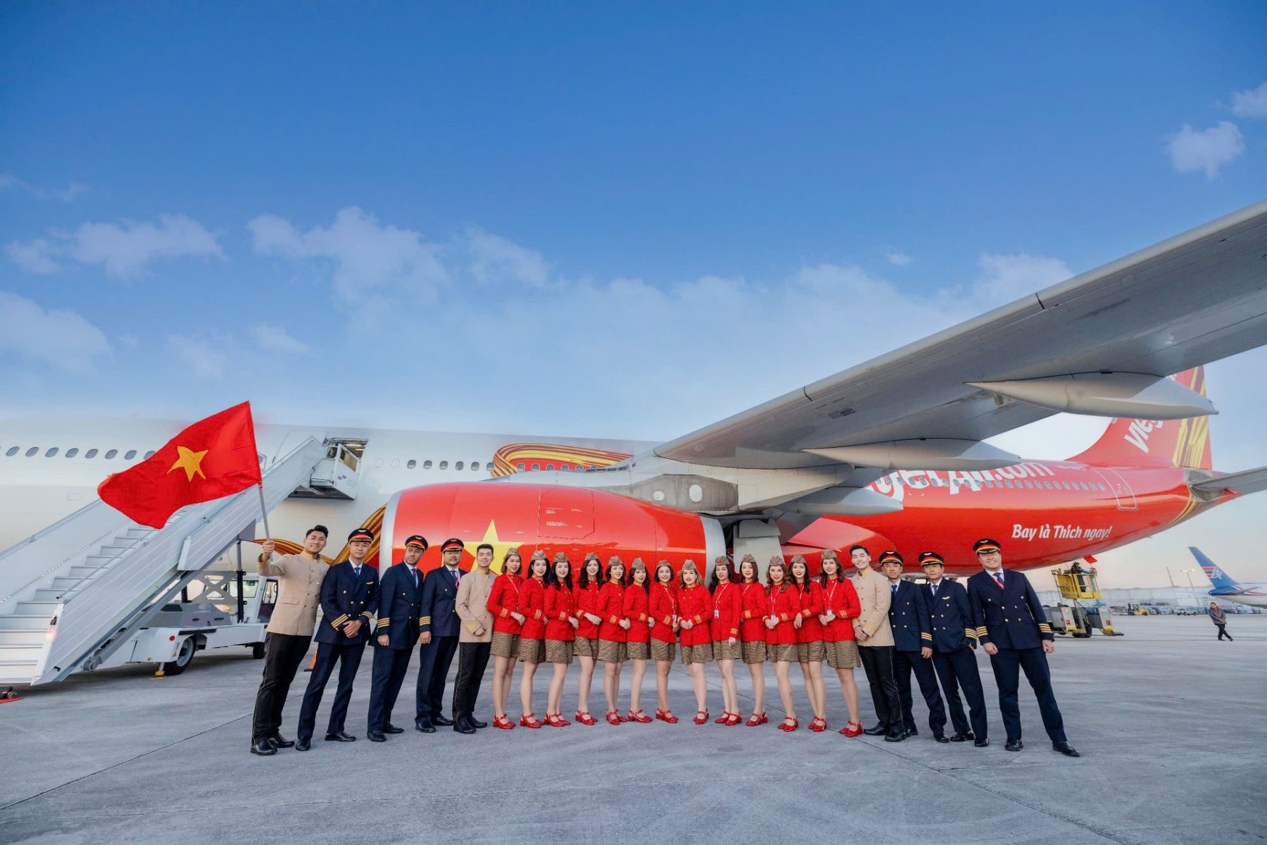 Bay cùng khát vọng Việt - dấu ấn Vietjet tại Triển lãm A80