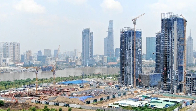 Giá nhà tăng, làm việc 26 năm mới mua được chung cư