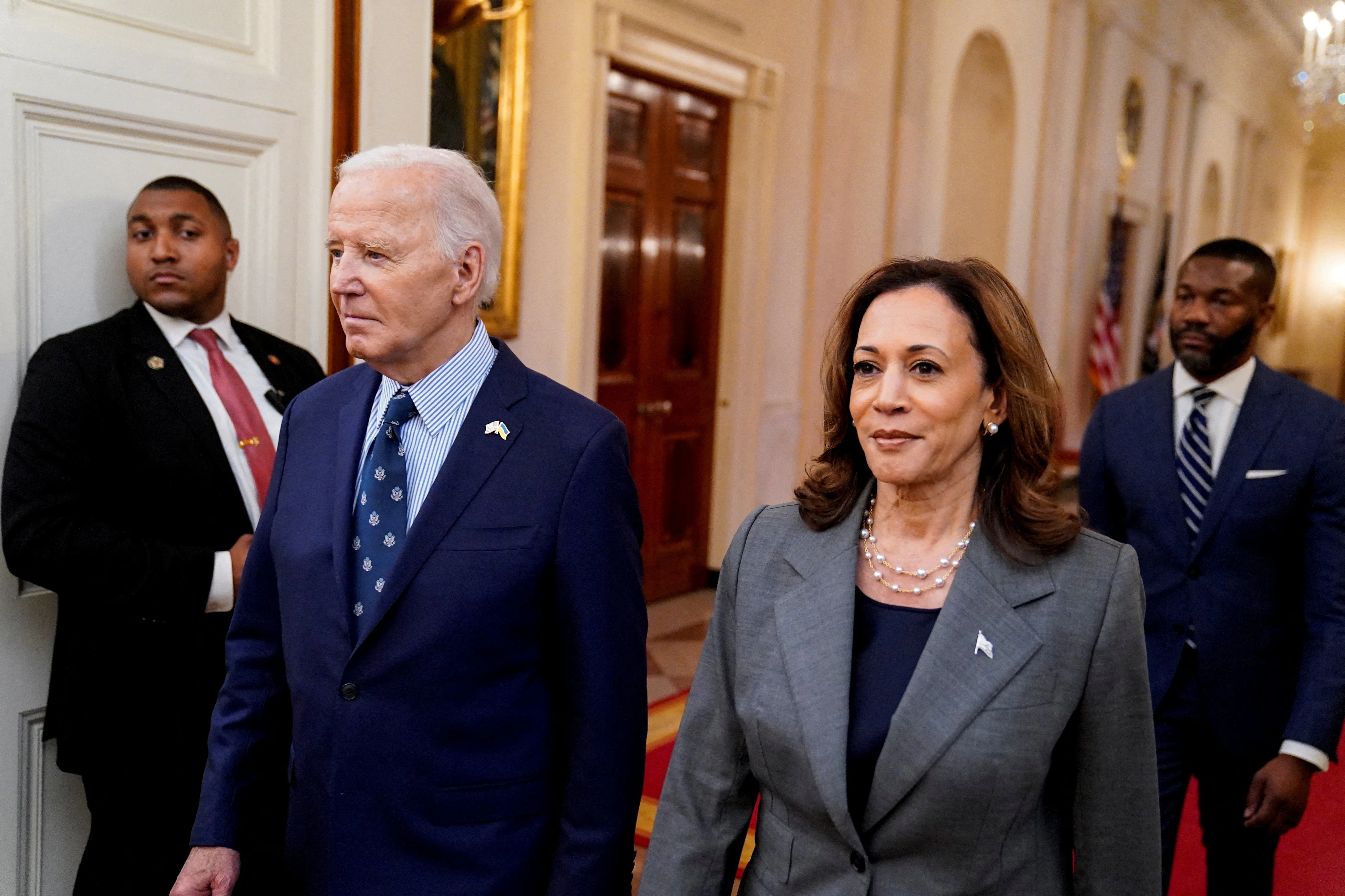 Bà Harris: 'Ông Biden đã kiệt sức'