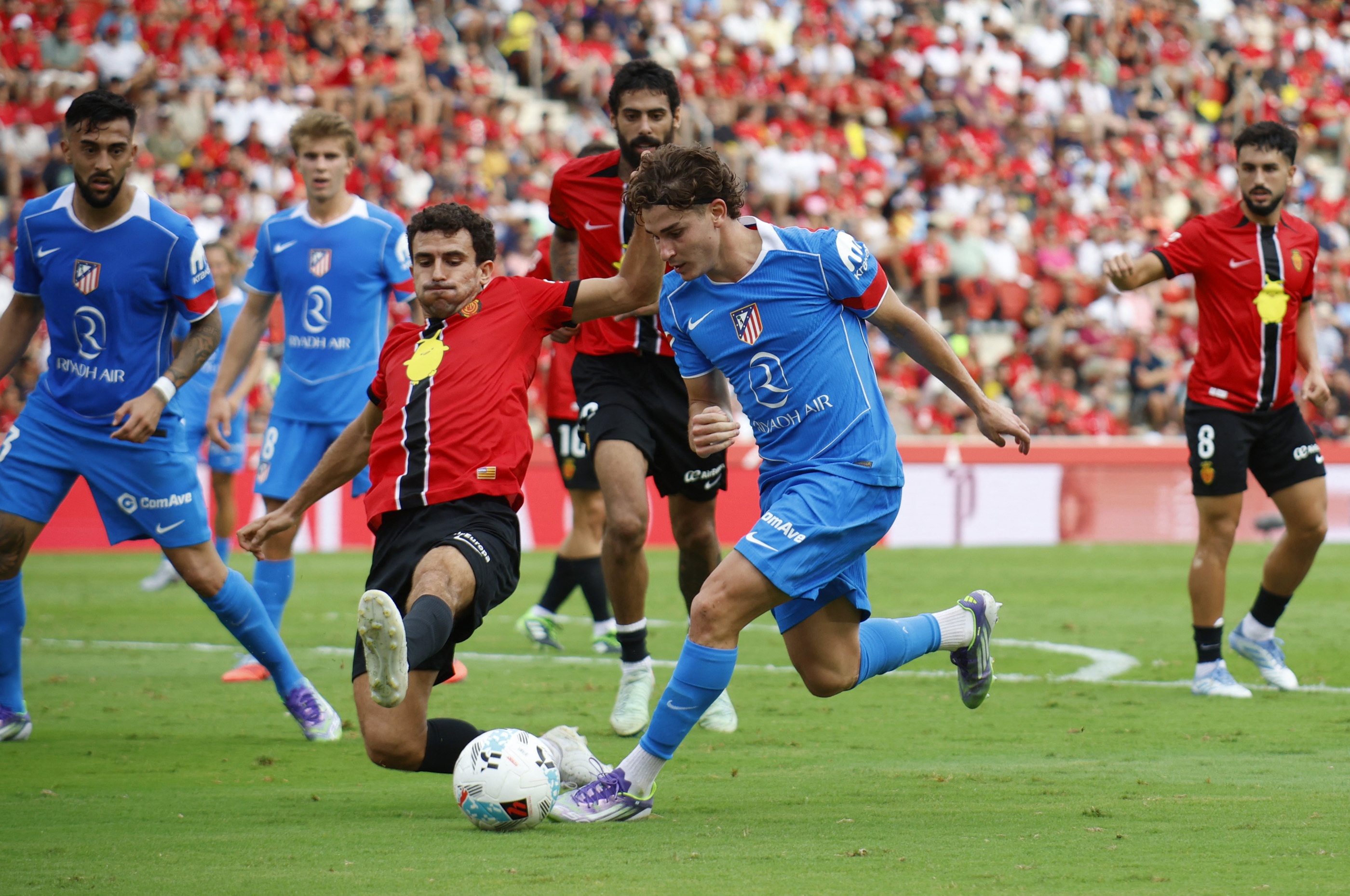 Alvarez bất mãn với HLV Simeone