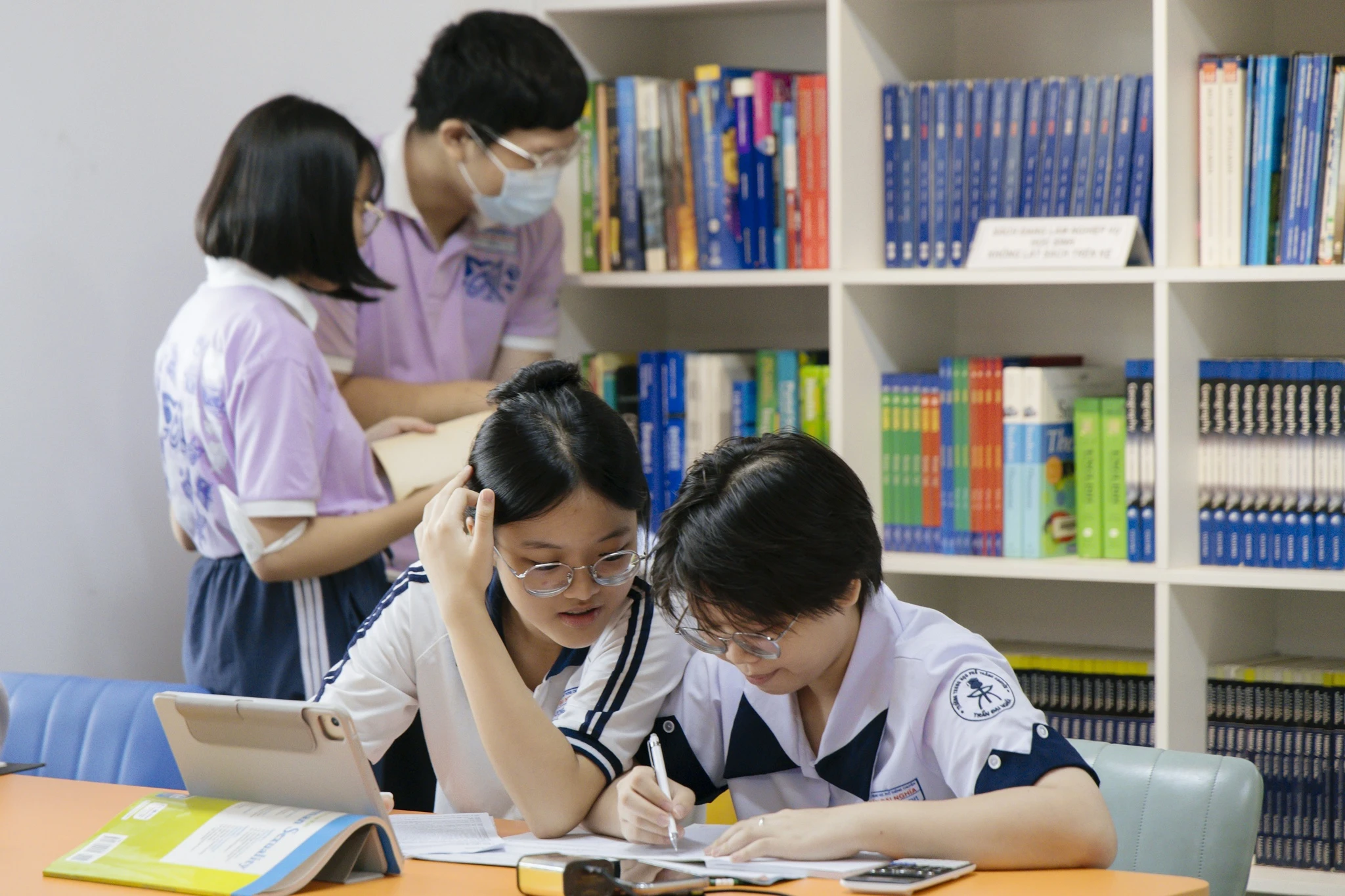 Học sinh trường chuyên 'hot' bậc nhất TP.HCM đọc gì ở trường?