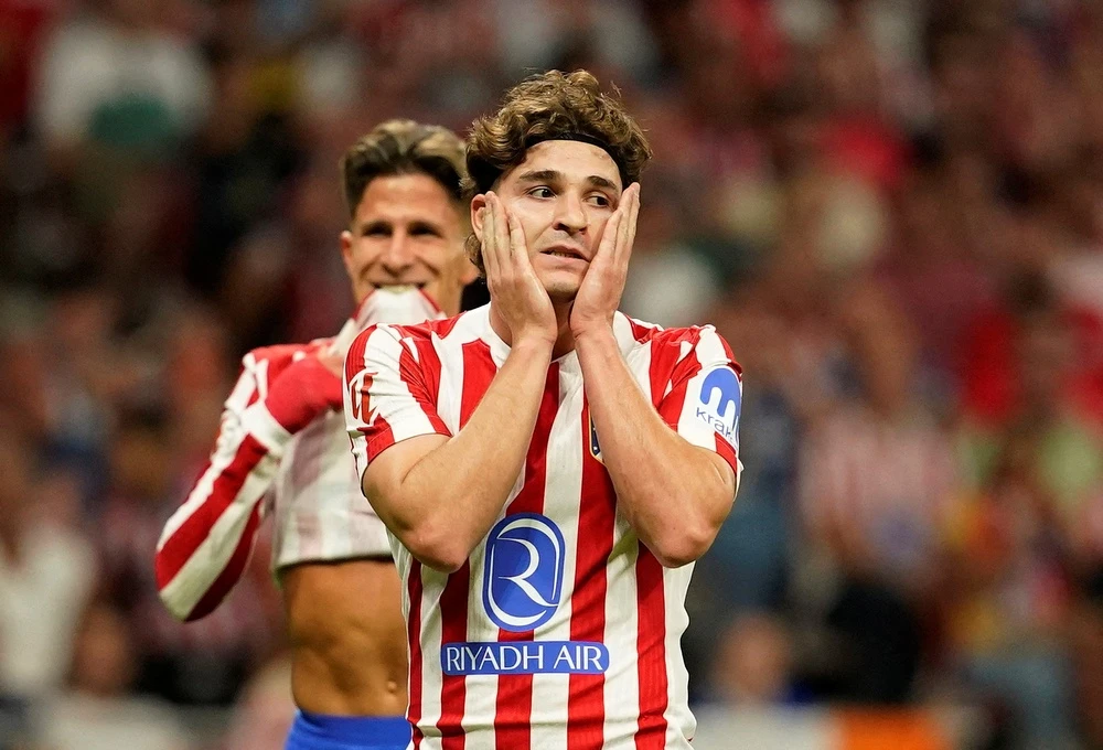 Khi 'chú nhện' Julian Alvarez sa lưới