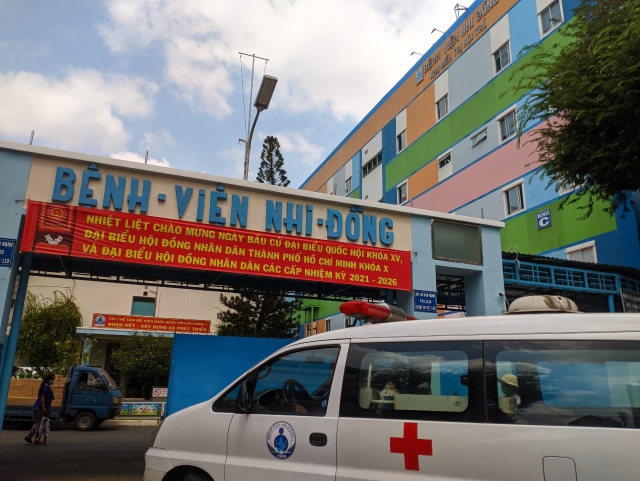 Nhiều bệnh viện, bác sĩ ở TP.HCM 'cảnh báo nóng'