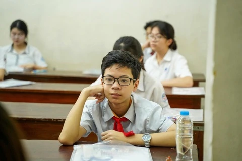 Tuyển sinh lớp 10 ở Hà Nội: Áp lực đè nặng học sinh và nhà trường
