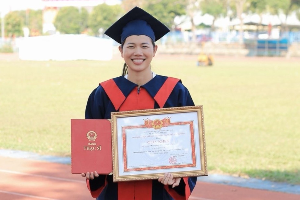 Ánh Viên nhận bằng thạc sĩ