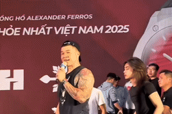 Anh chàng thư sinh nâng tạ 100 kg ở TP.HCM gây sốt