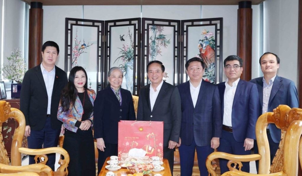 Trưởng Ban Tuyên giáo và Dân vận TW chúc Tết gia đình các nhân sĩ