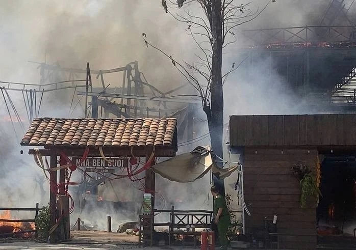 Cháy quán cà phê mùng 6 Tết ở TP.HCM, nhiều tài sản bị thiêu rụi